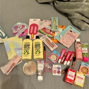 MAKEUP BUNDLE!!